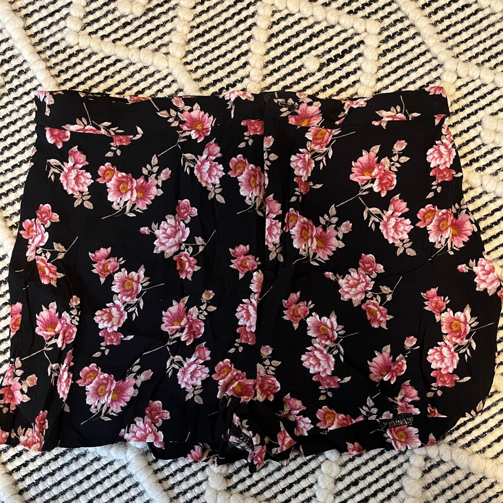 Floral forever 21 flowy shorts!